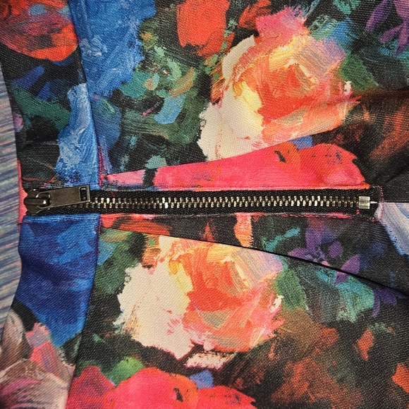 Express Women's Floral Print Pleated Mini Skirt Size XS - Picture 3 of 7